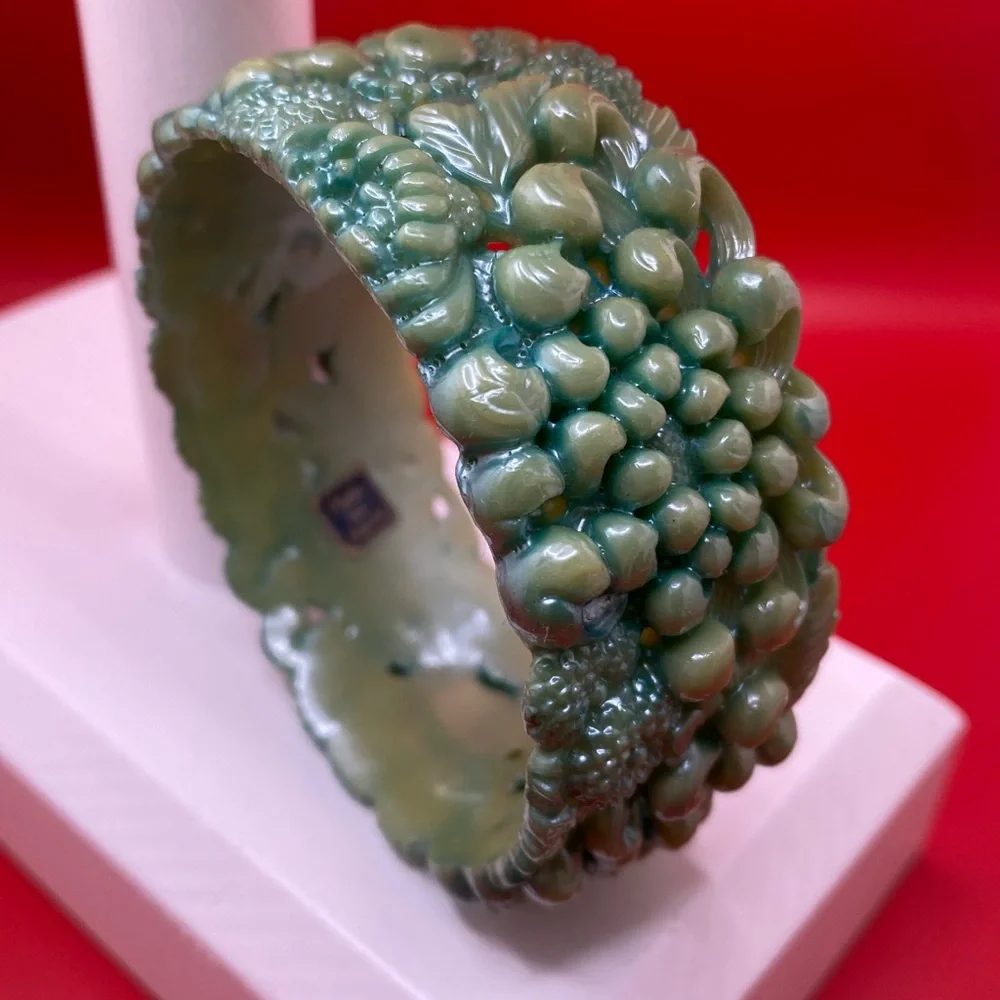 Antique Vintage Early Plastic Faux Bone Horn Celluloid Carved Floral Bangle - Picture 6 of 10